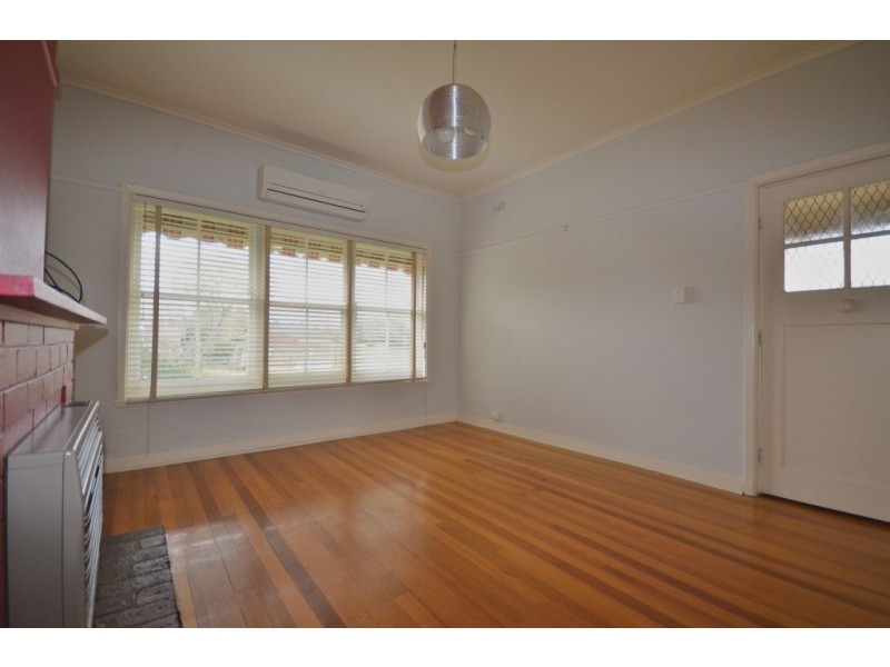 4 Churchill Avenue, Flora Hill VIC 3550