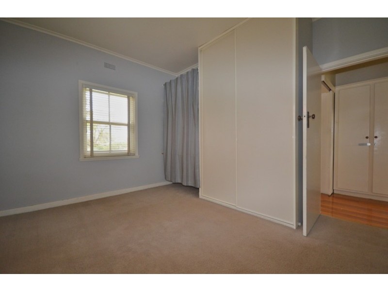 4 Churchill Avenue, Flora Hill VIC 3550