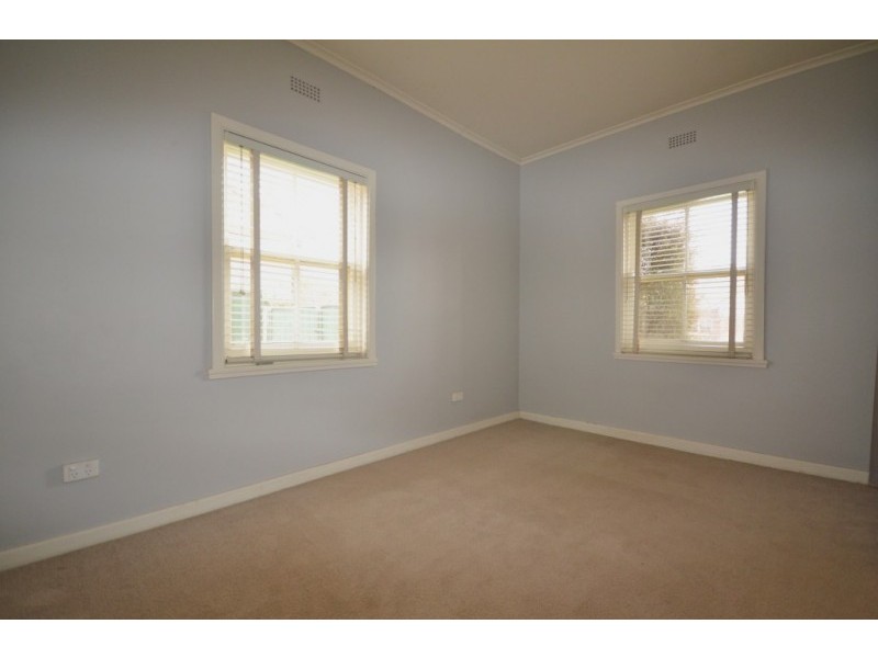 4 Churchill Avenue, Flora Hill VIC 3550