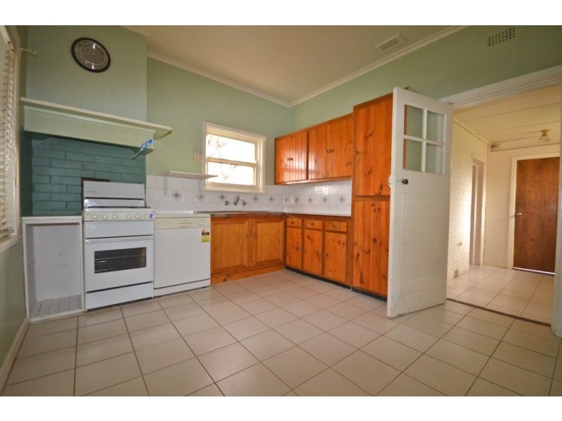 4 Churchill Avenue, Flora Hill VIC 3550