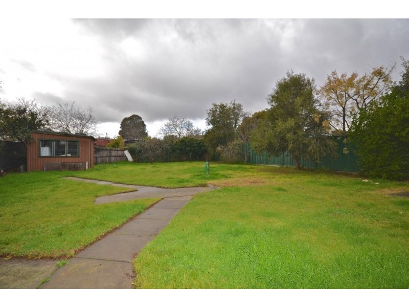 4 Churchill Avenue, Flora Hill VIC 3550