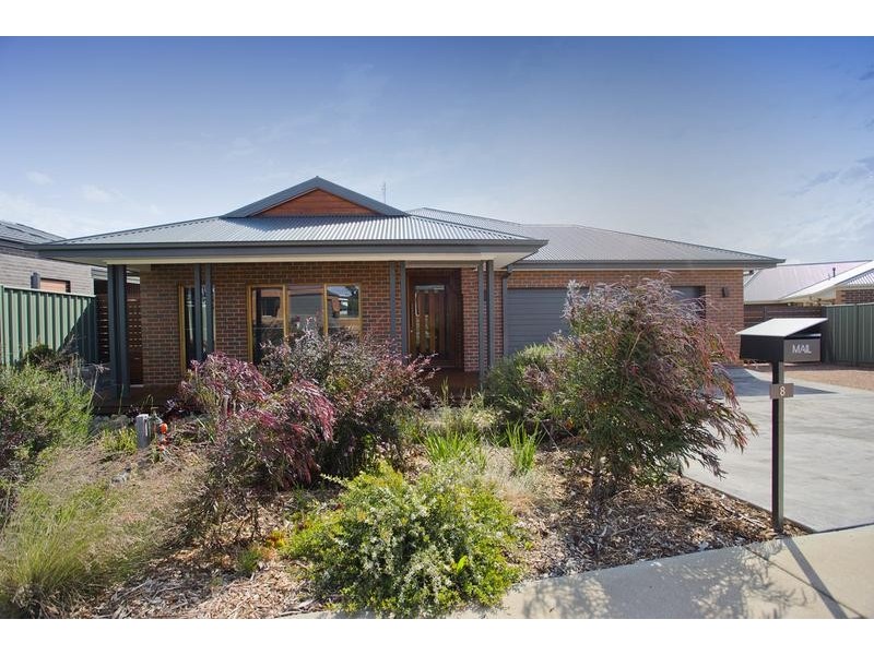 8 Lyndam Avenue, Maiden Gully VIC 3551