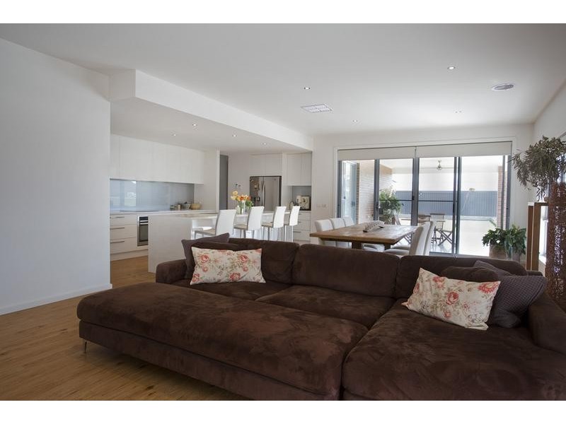 8 Lyndam Avenue, Maiden Gully VIC 3551