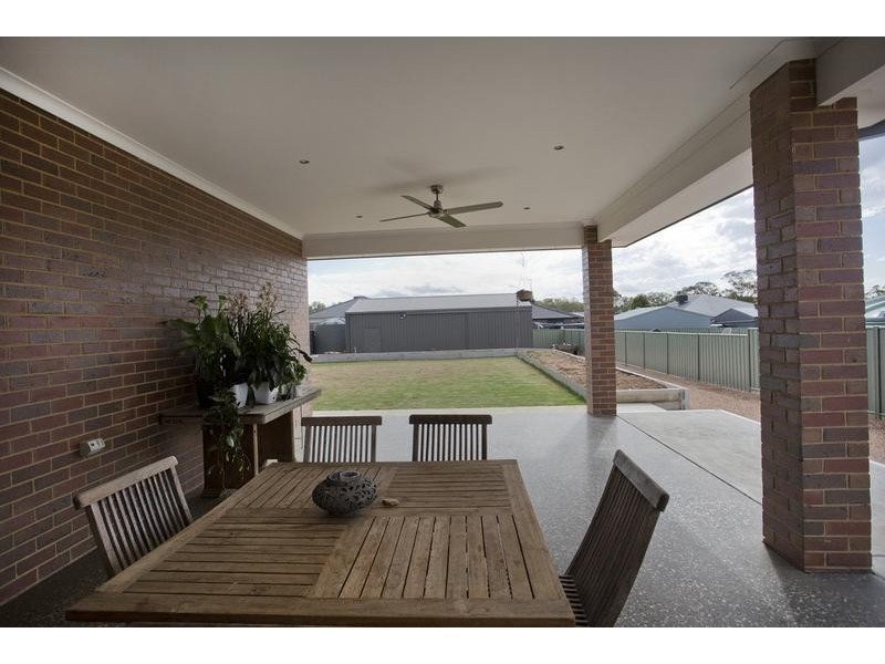 8 Lyndam Avenue, Maiden Gully VIC 3551