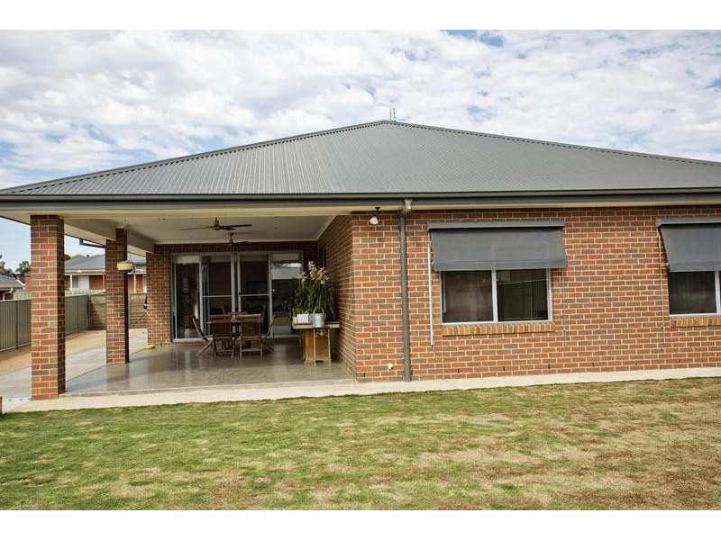 8 Lyndam Avenue, Maiden Gully VIC 3551