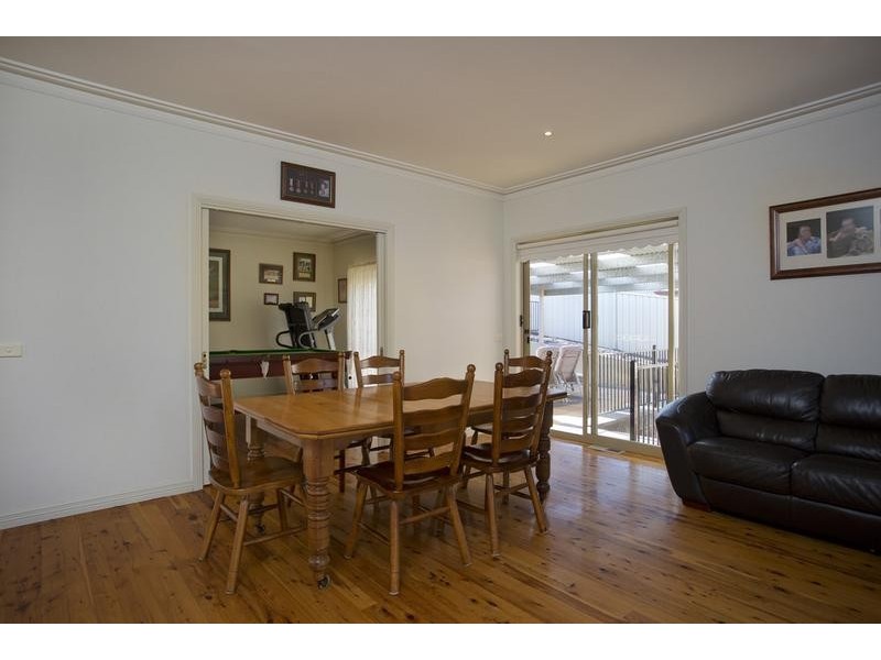 28 Derby Grove, Flora Hill VIC 3550