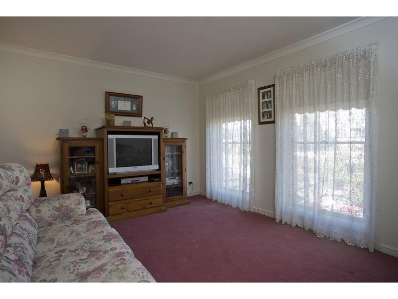 28 Derby Grove, Flora Hill VIC 3550