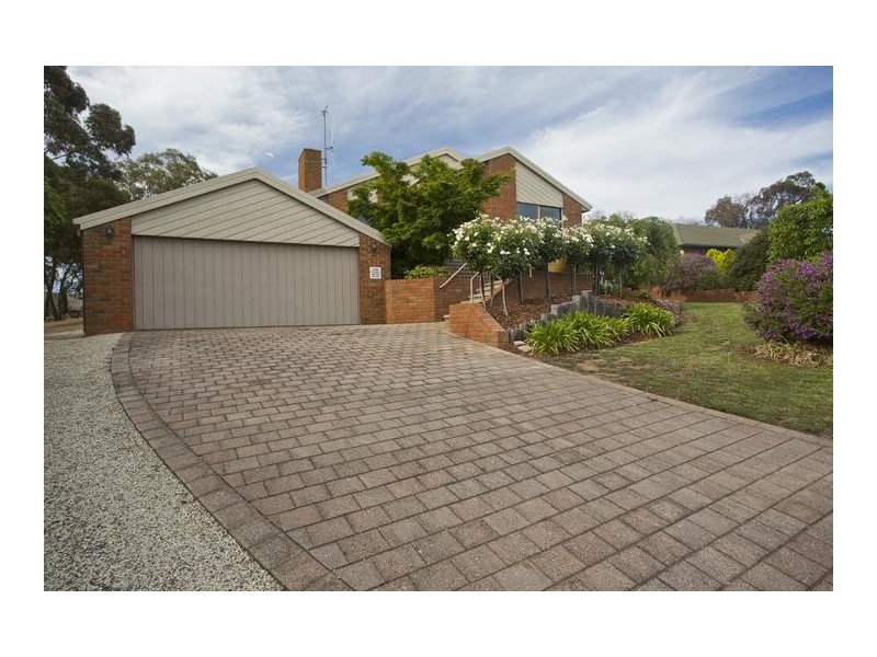 1 Essex Court, Strathdale VIC 3550