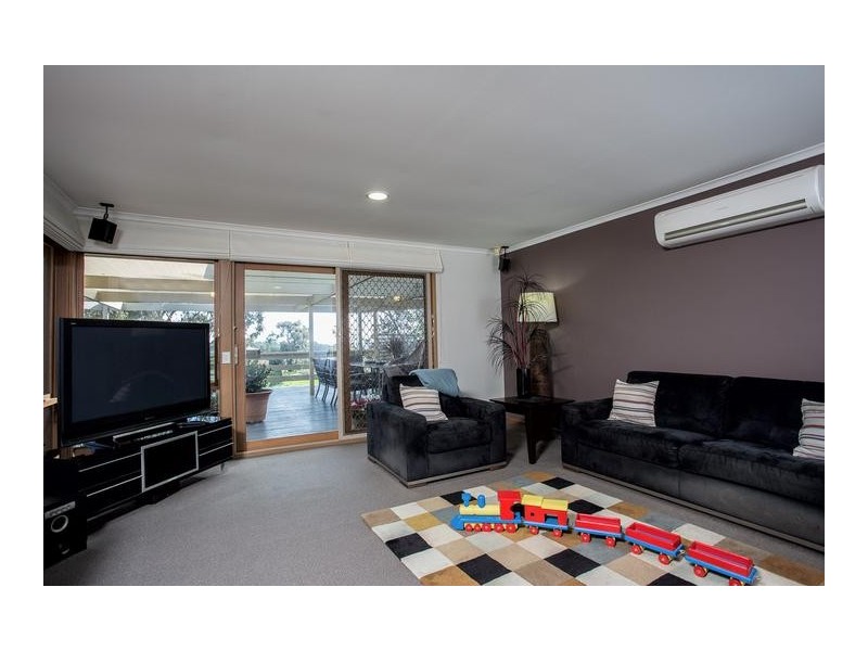 1 Essex Court, Strathdale VIC 3550