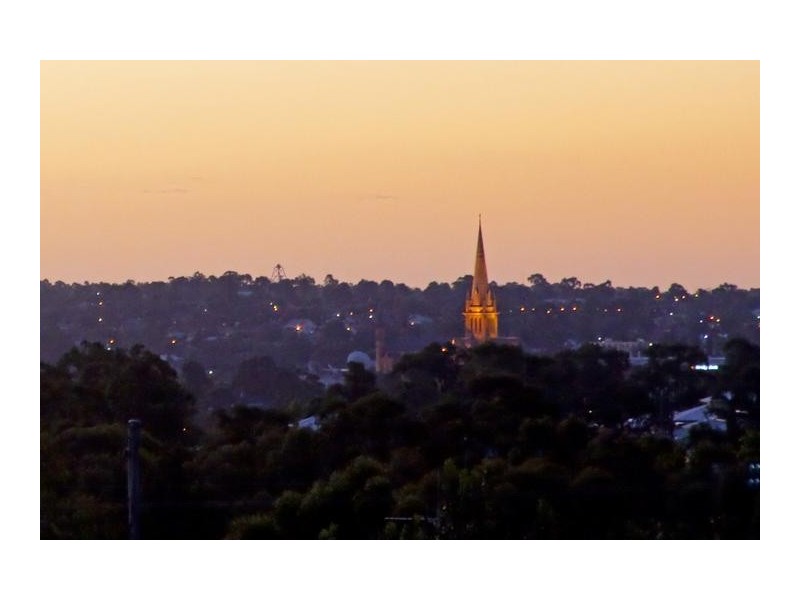 1 Essex Court, Strathdale VIC 3550