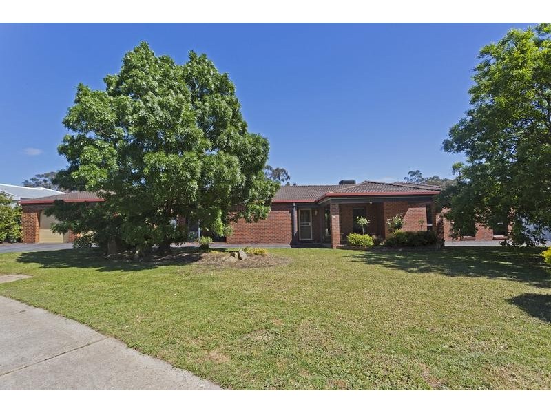 21 Spring Hill Drive, Spring Gully VIC 3550