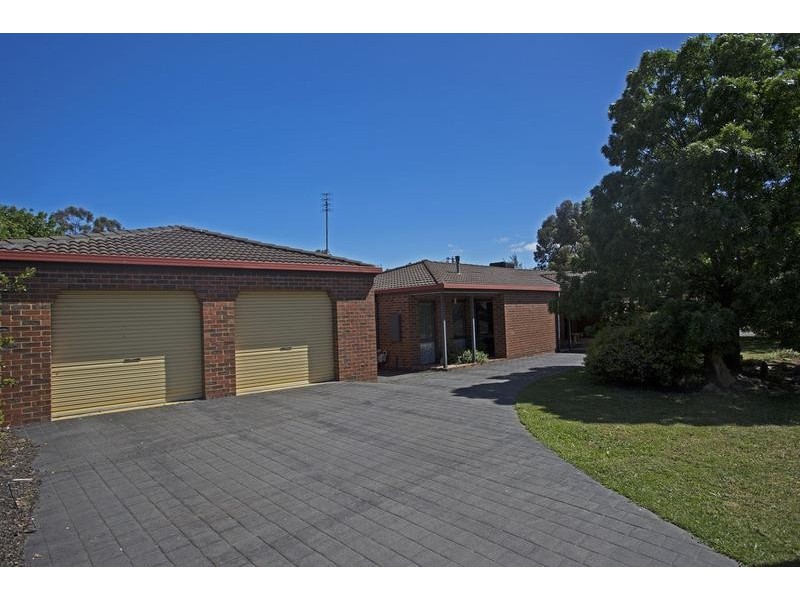 21 Spring Hill Drive, Spring Gully VIC 3550