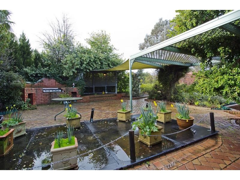 4 Harrods Court, Strathdale VIC 3550