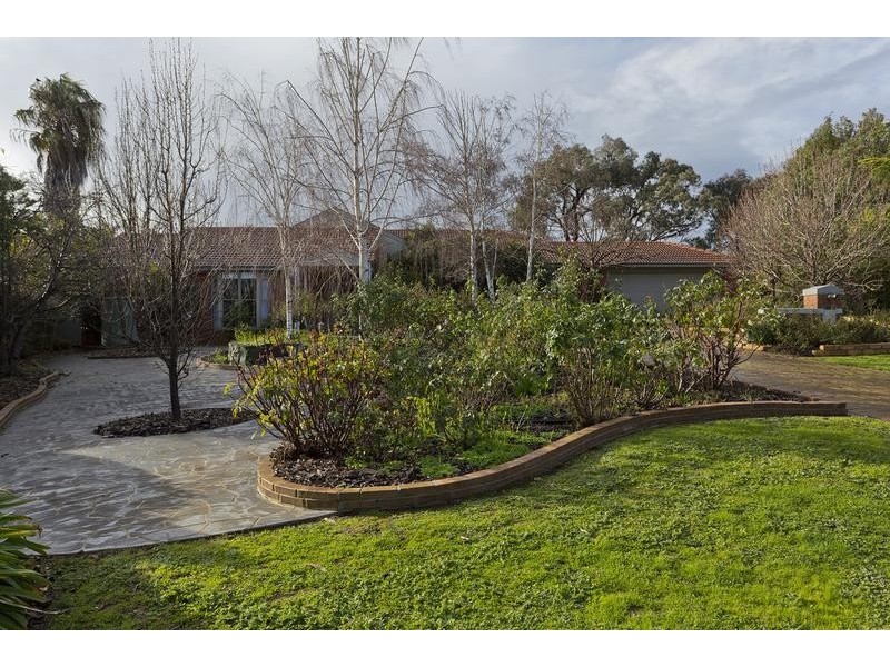 4 Harrods Court, Strathdale VIC 3550