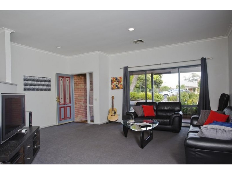 5 Sherwood Drive, Flora Hill VIC 3550