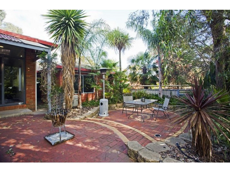 5 Sherwood Drive, Flora Hill VIC 3550