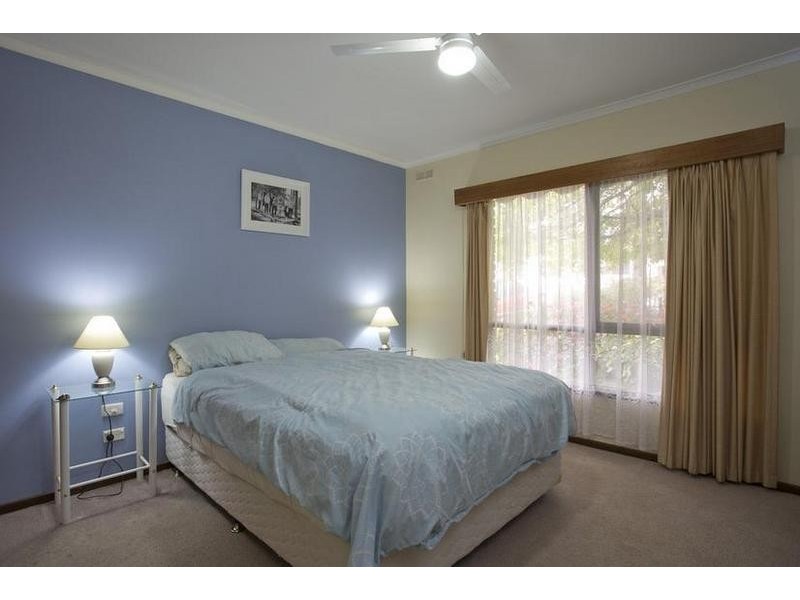 235 MacKenzie Street West, Kangaroo Flat VIC 3555