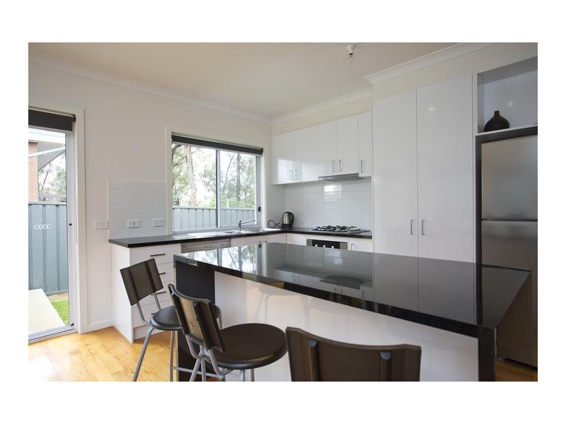 2/10 Gordon Street, Spring Gully VIC 3550