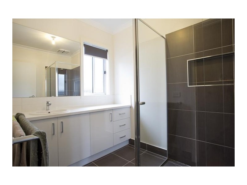 2/10 Gordon Street, Spring Gully VIC 3550