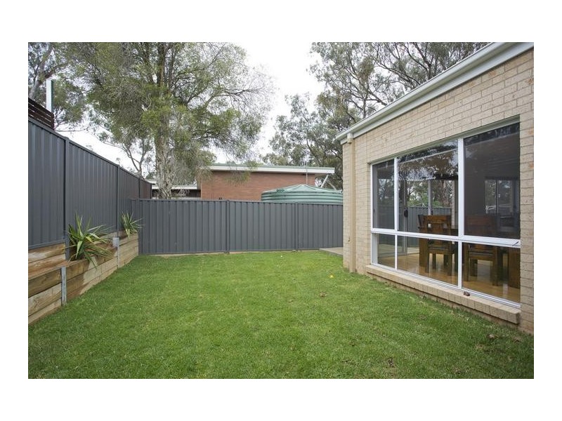 2/10 Gordon Street, Spring Gully VIC 3550