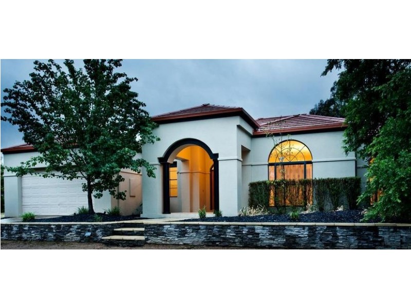 8 Peppertree Grove, Strathdale VIC 3550