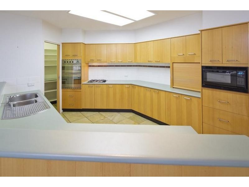 8 Peppertree Grove, Strathdale VIC 3550