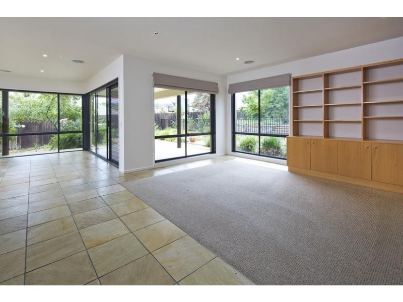 8 Peppertree Grove, Strathdale VIC 3550