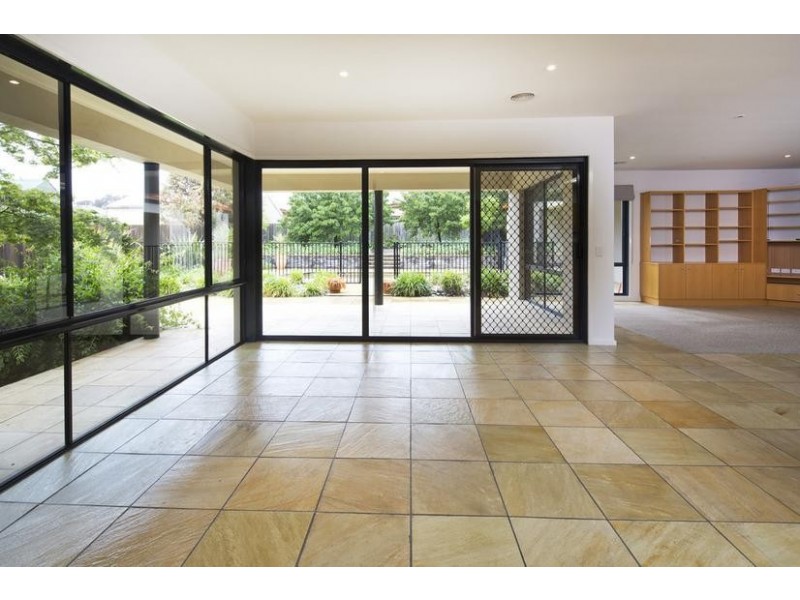 8 Peppertree Grove, Strathdale VIC 3550