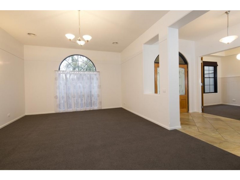 8 Peppertree Grove, Strathdale VIC 3550