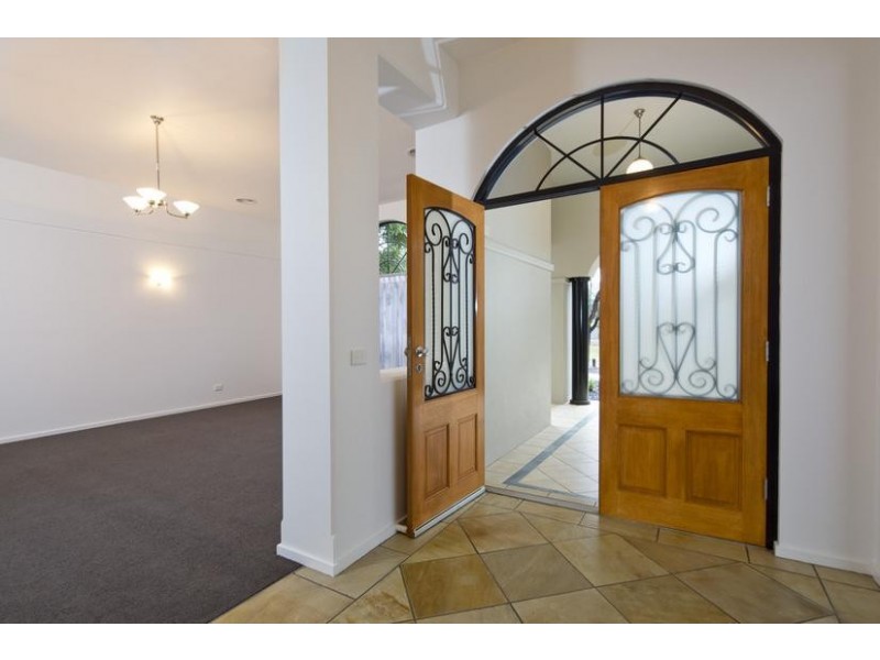 8 Peppertree Grove, Strathdale VIC 3550