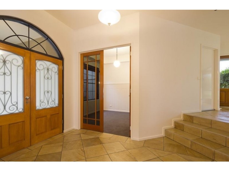 8 Peppertree Grove, Strathdale VIC 3550