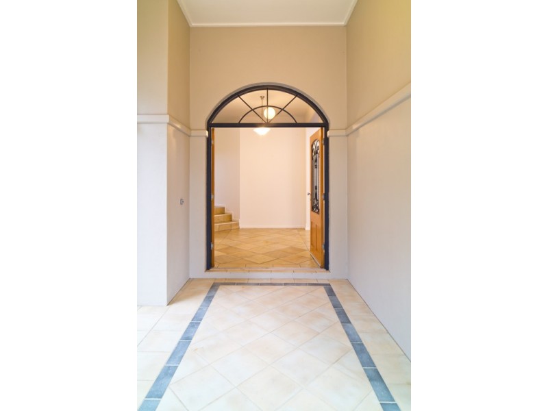 8 Peppertree Grove, Strathdale VIC 3550