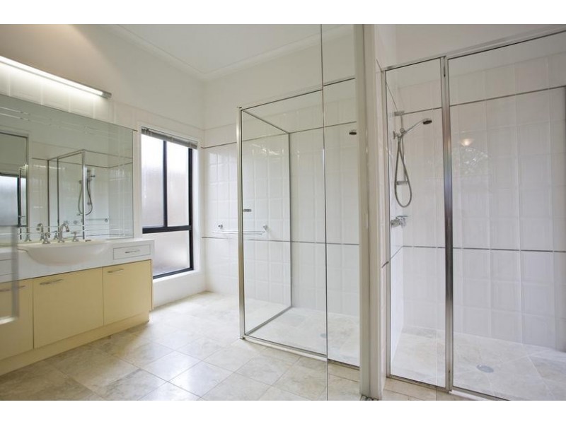 8 Peppertree Grove, Strathdale VIC 3550