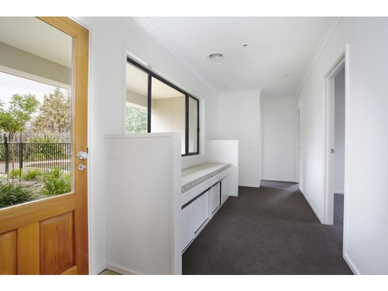 8 Peppertree Grove, Strathdale VIC 3550