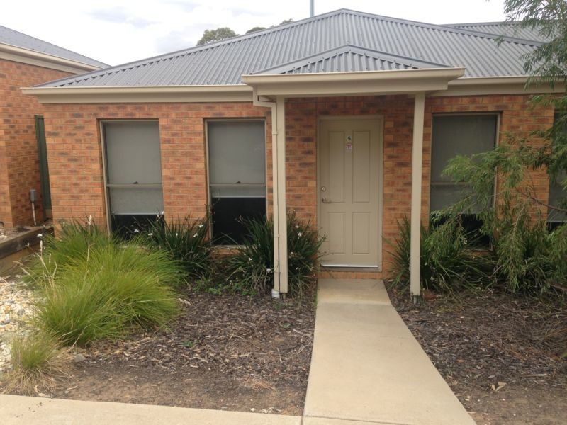 5/6 St George Park Drive, Kangaroo Flat VIC 3555