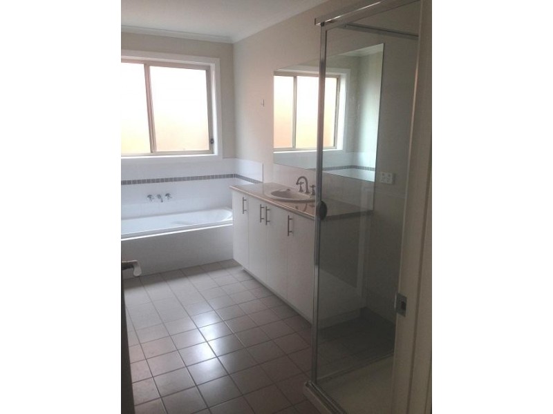 5/6 St George Park Drive, Kangaroo Flat VIC 3555