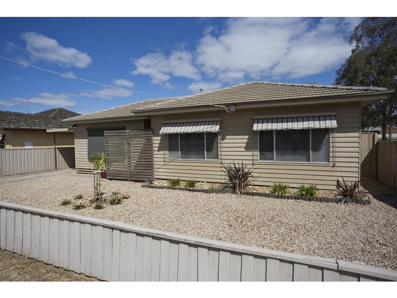 295 MacKenzie Street West, Kangaroo Flat VIC 3555