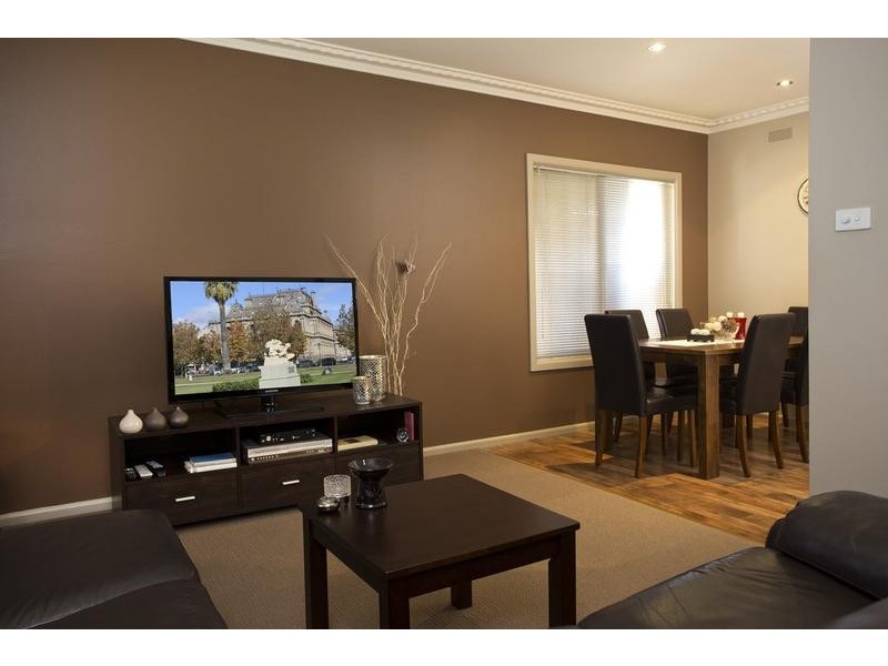 295 MacKenzie Street West, Kangaroo Flat VIC 3555