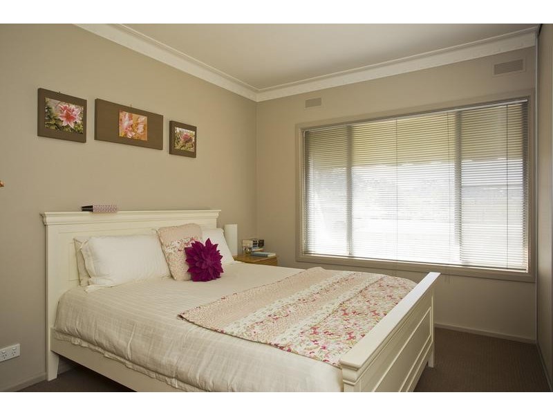 295 MacKenzie Street West, Kangaroo Flat VIC 3555