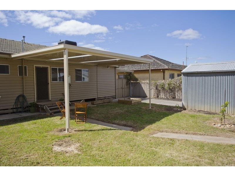 295 MacKenzie Street West, Kangaroo Flat VIC 3555