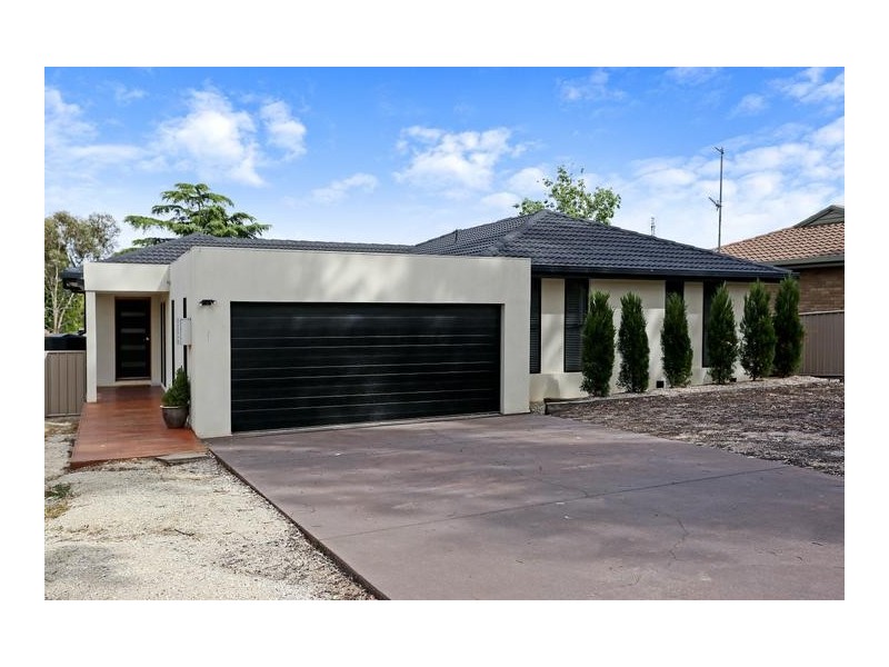 83 Harley Street, Strathdale VIC 3550