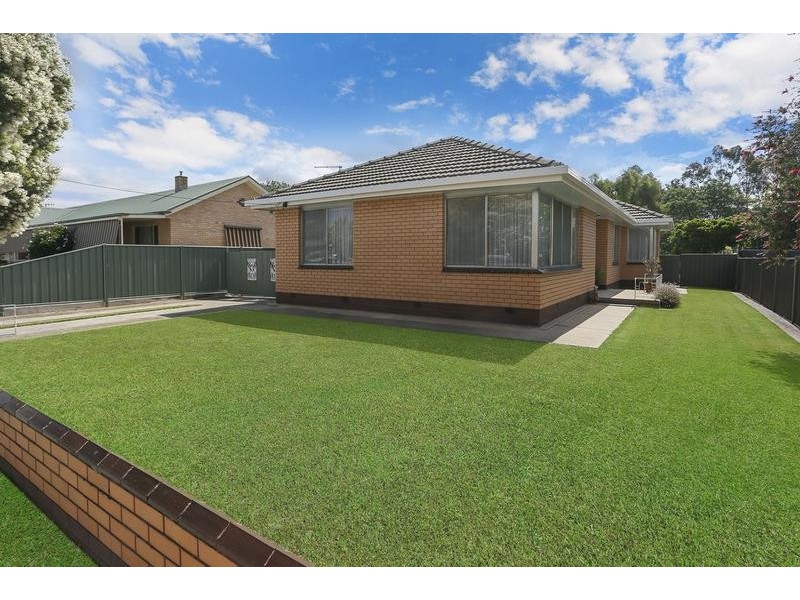 12 Carpenter Street, Kangaroo Flat VIC 3555