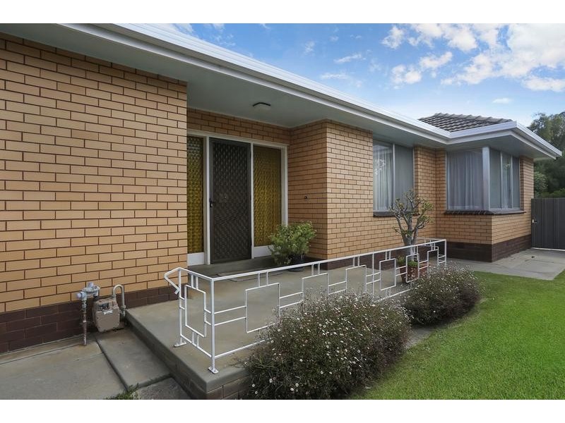 12 Carpenter Street, Kangaroo Flat VIC 3555