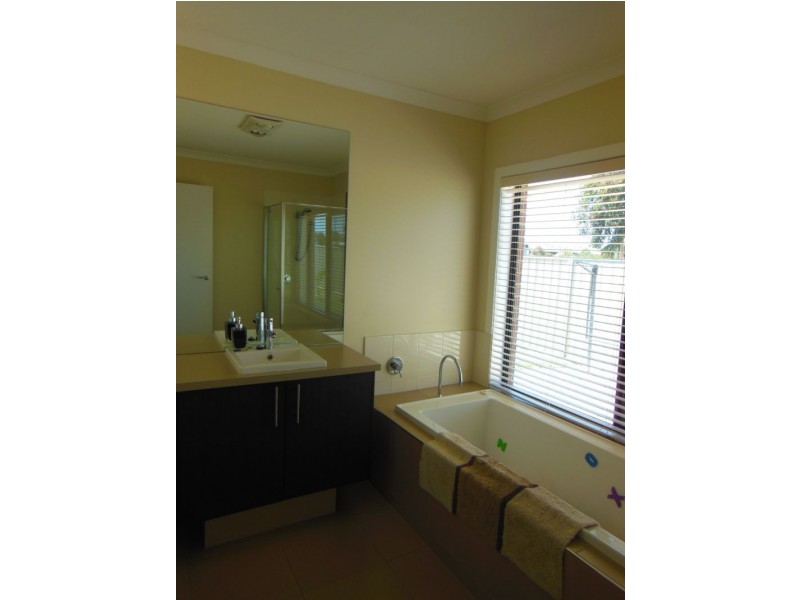 1 McMeeken Way, Epsom VIC 3551