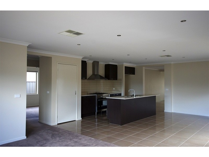 54 Greenfield Drive, Epsom VIC 3551