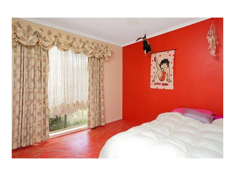 198 MacKenzie Street West, Kangaroo Flat VIC 3555