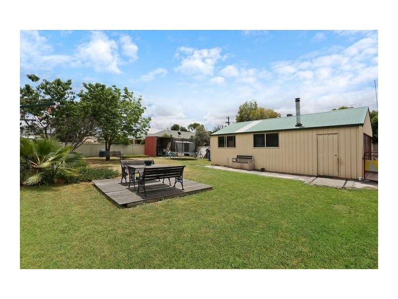 198 MacKenzie Street West, Kangaroo Flat VIC 3555
