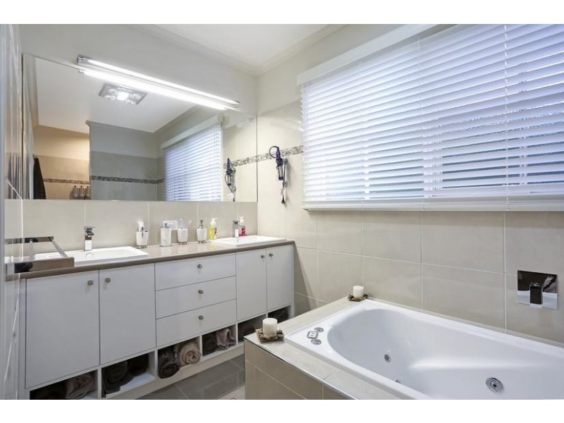 3 Sherpa Court, Strathdale VIC 3550