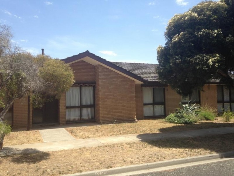 18 Osborn Avenue, Kangaroo Flat VIC 3555