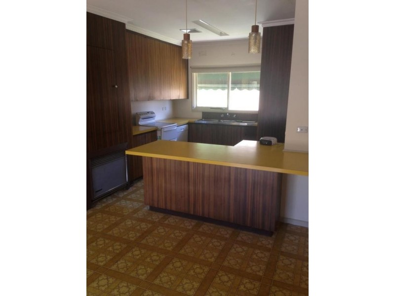 18 Osborn Avenue, Kangaroo Flat VIC 3555